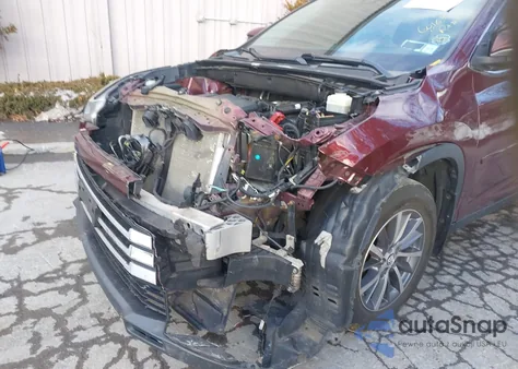 2019 Toyota Highlander Xle z USA, uszkodzony, nr VIN 5TDJZRFH5KS927491